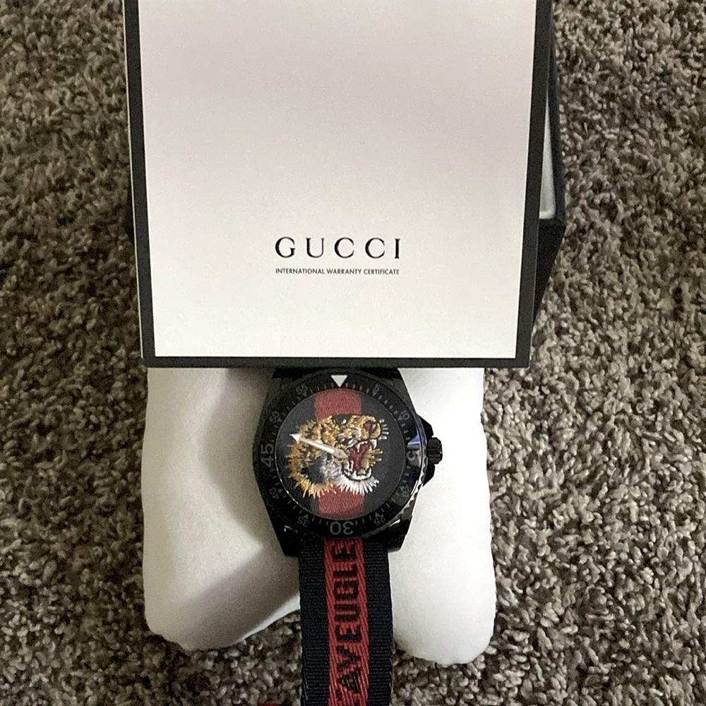 Gucci watch like new